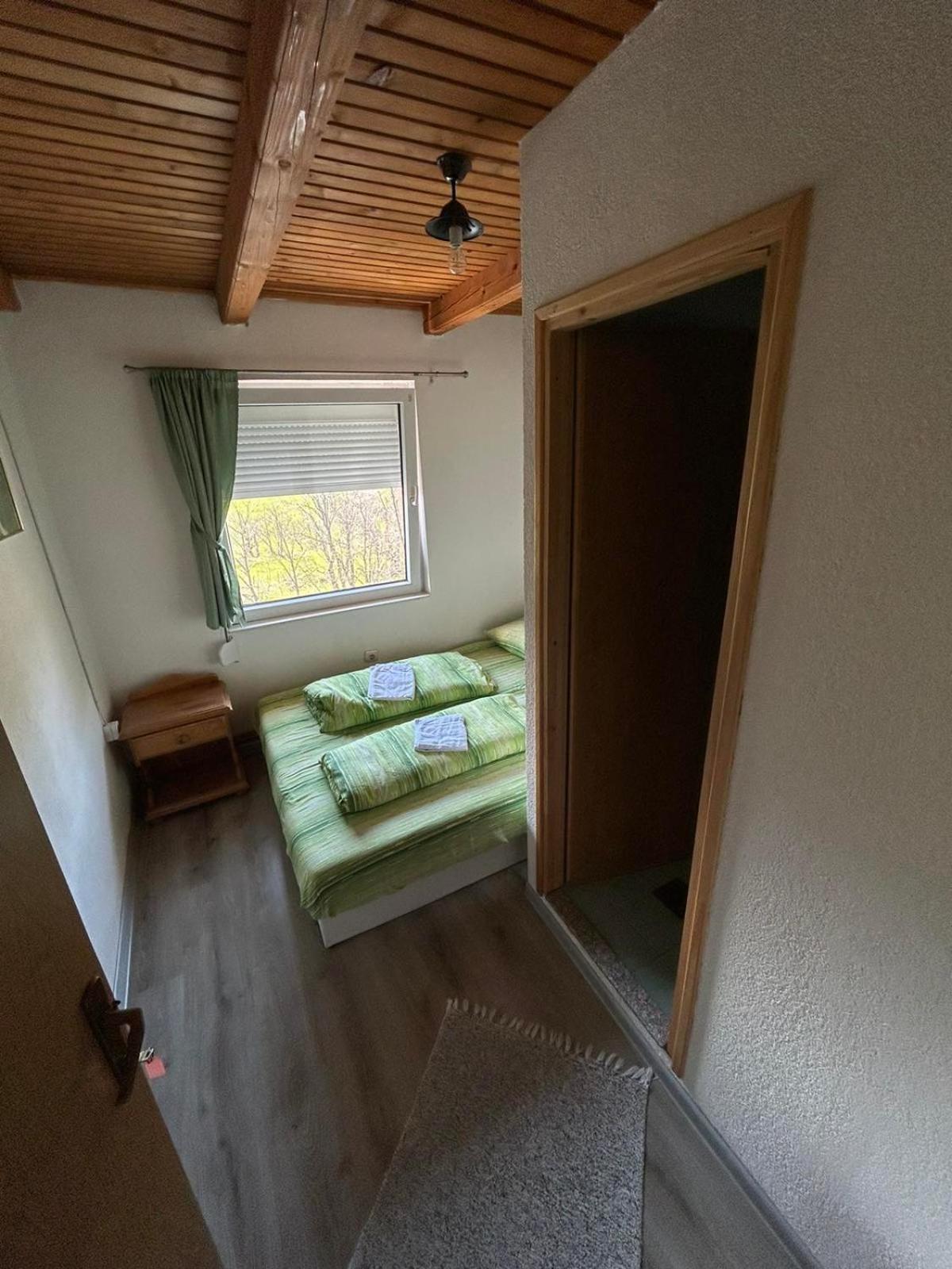 Bed And Breakfast Umoljani Zimmer foto